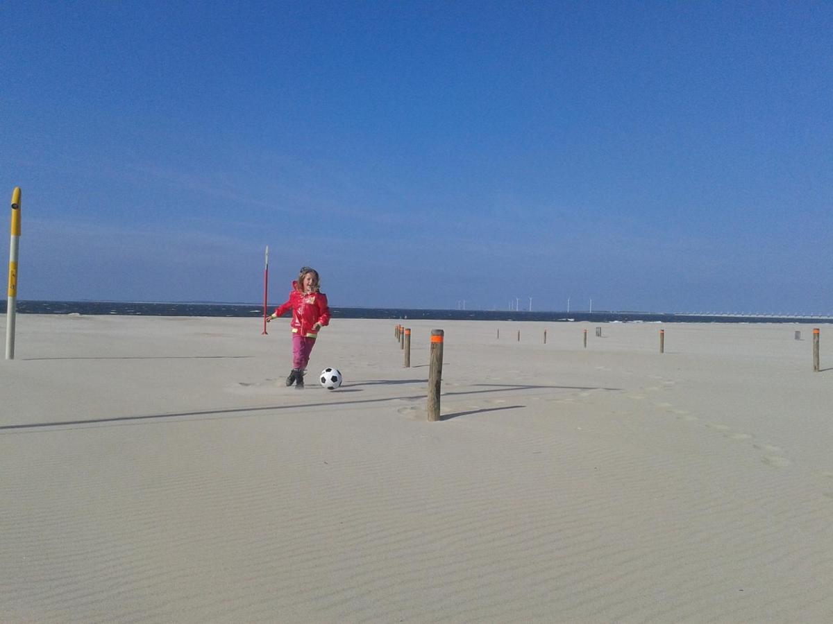 Comfortabel Vakantiehuis Aan Zee En Meer ! Kamperland Exteriör bild